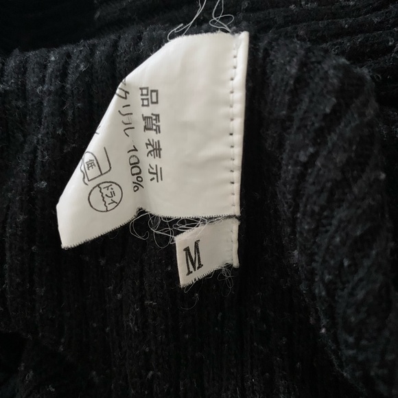 💕Clearance💕 Black Sweater Size M - Picture 6 of 6